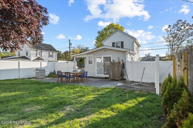 Building Photo - 543 Springdale Ave