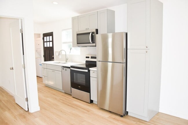 Building Photo - New ADU unit with all the amenities.