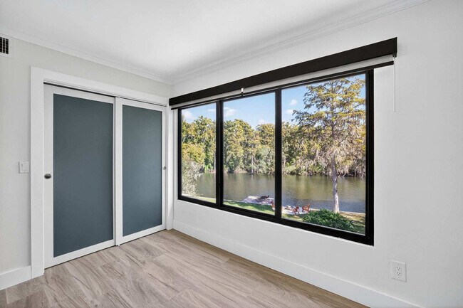 Building Photo - 511 S Riverhills Dr