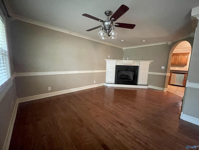 Building Photo - 505 Greenacres Dr NW