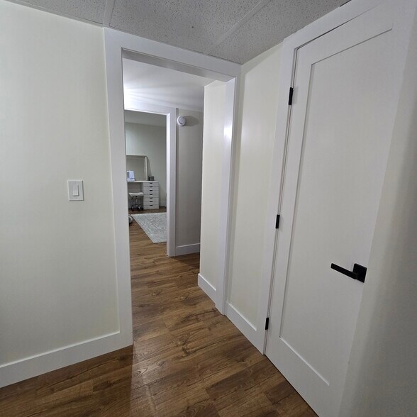 Building Photo - 916 S Sherbourne Dr