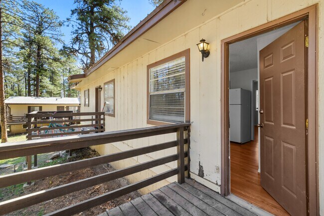 Building Photo - 106 Apache Hills Dr