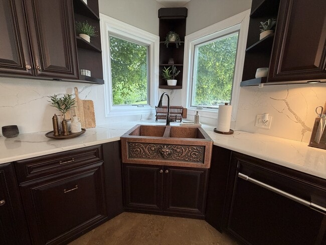 Building Photo - 2305 Tennyson Ln