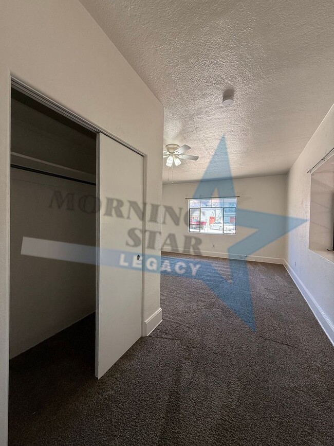 Building Photo - 127-129 S Miranda St