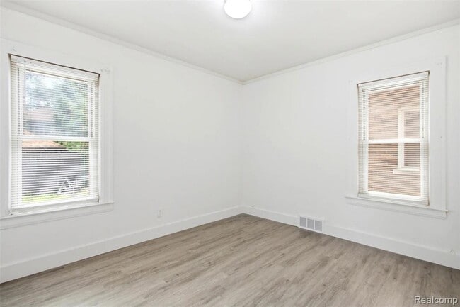 Building Photo - 17214 Roselawn St