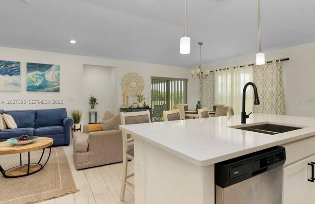 Building Photo - 1136 Papaya Cir.