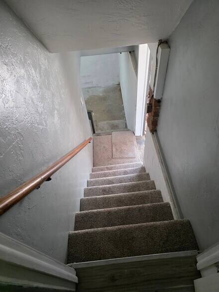 Building Photo - 5052 Azalea Dr