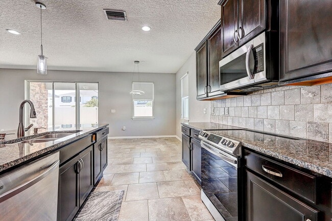 Building Photo - 32848 Sand Creek Dr