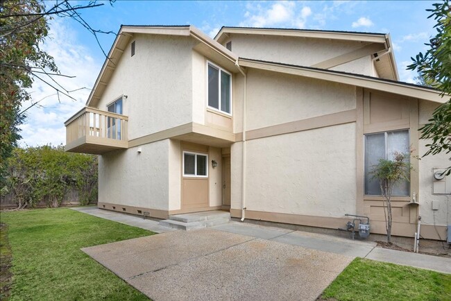 Building Photo - Remodeled 3 Bed 2.5 Bath Townhouse Sunnyvale