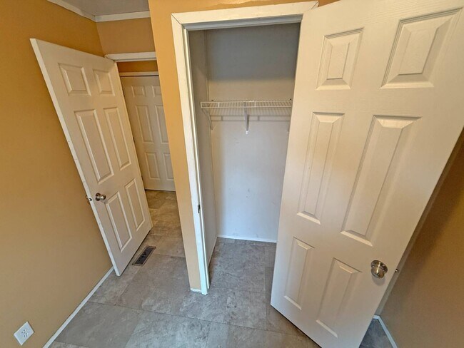 Building Photo - 2501 N Apperson Way