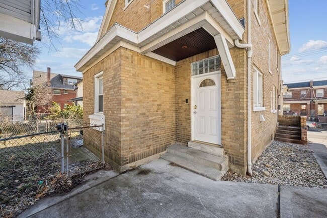 Building Photo - 228 Dorchester-