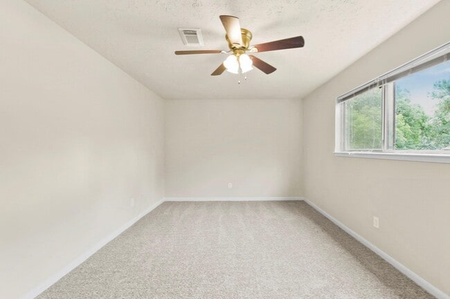 Building Photo - 3735 Pineleaf Dr