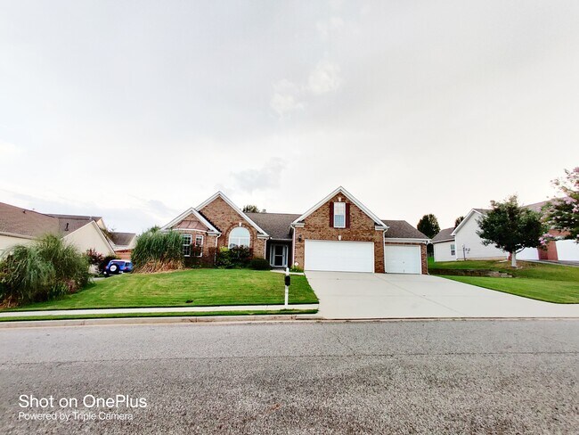 Building Photo - 1352 Fountain Lakes Dr