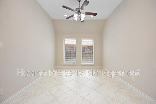 Building Photo - 115 Pine Crest Cir