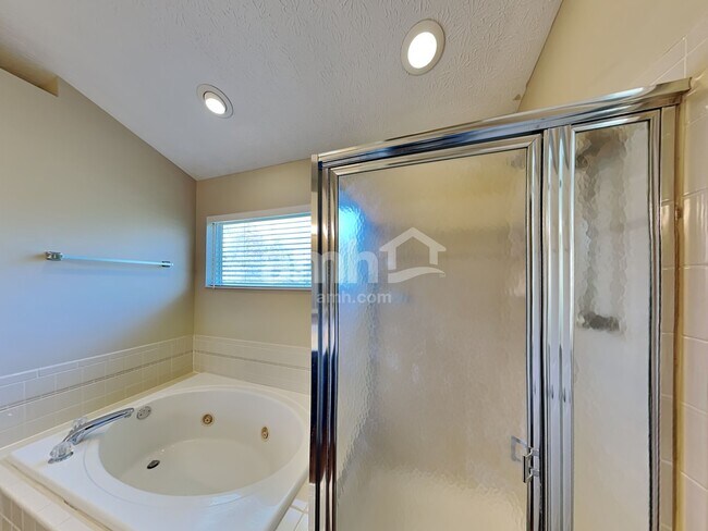 Building Photo - 12478 Thoroughbred Dr