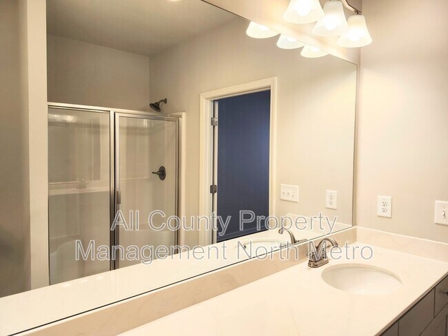 Building Photo - 123 Hickory Village Cir
