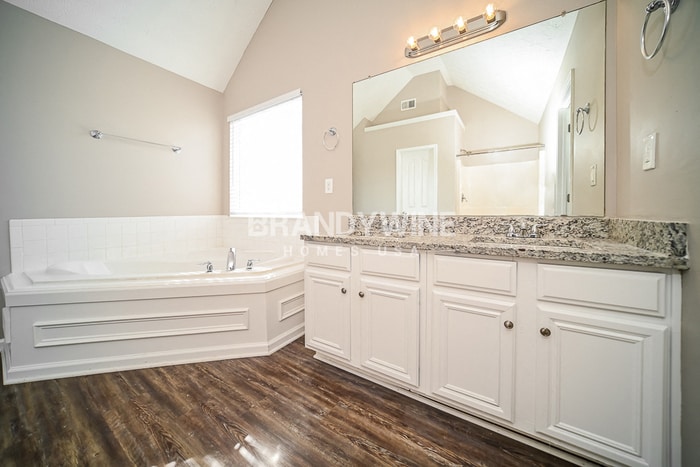 Building Photo - 801 Lake Chase