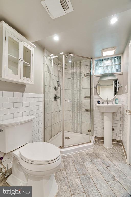 Building Photo - 7606 Jervis St