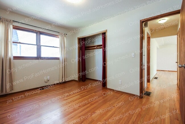 Building Photo - 5905 NE 30th Ave