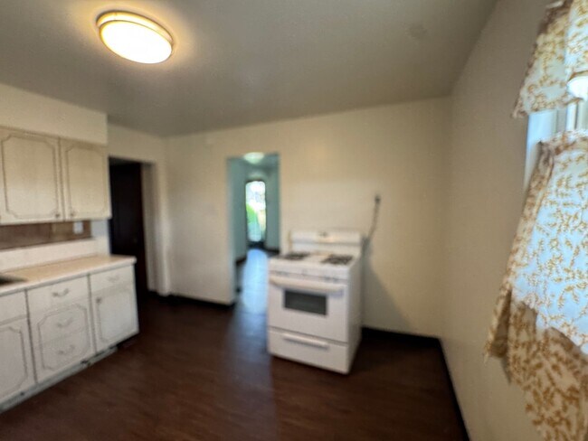 Building Photo - 701 Mehaffey St
