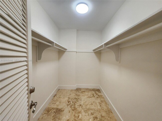 Building Photo - 3505 S Ocean Dr