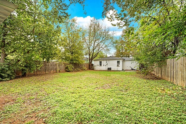 Building Photo - 1913 NW Baldwin Ave