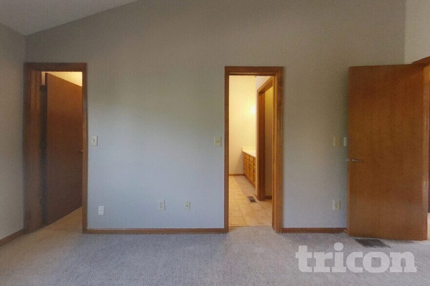 Building Photo - 17490 E Eldorado Cir