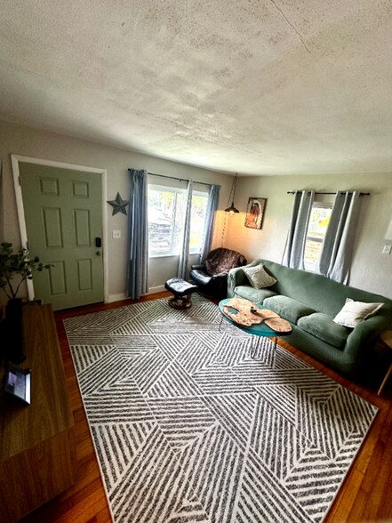 Building Photo - 5845 27th Ave S