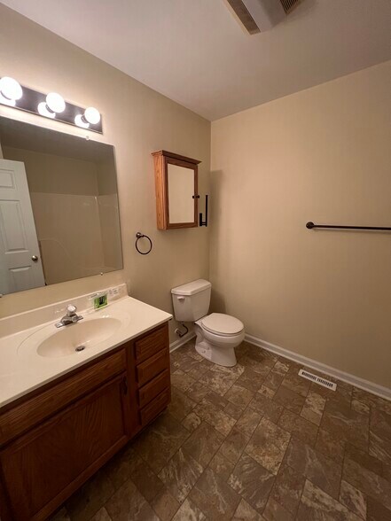 Building Photo - 111 E Strawberry Aly