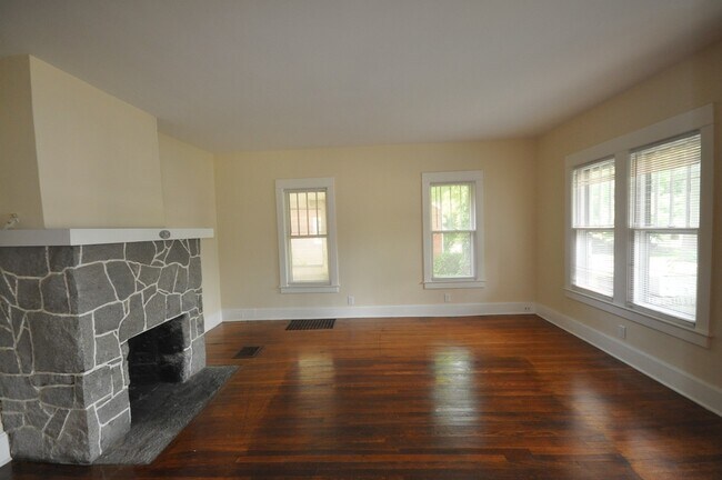 Building Photo - 1080 Duncan Ave