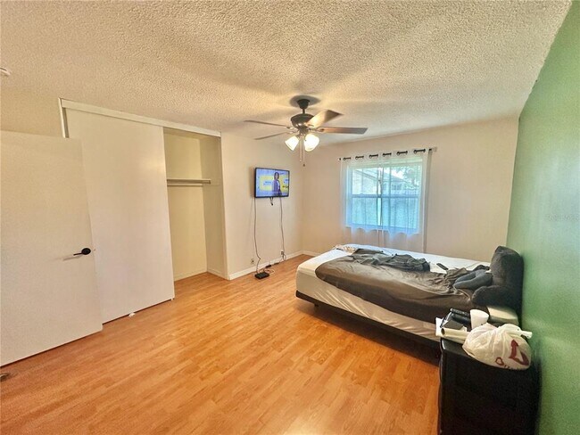 Building Photo - 256 Windmeadows St