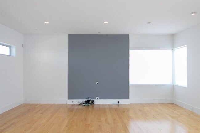 Building Photo - 5301 Chenevert St