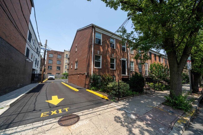 Building Photo - 364 1st St