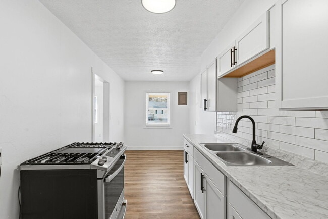 Building Photo - 520 N Park Ave