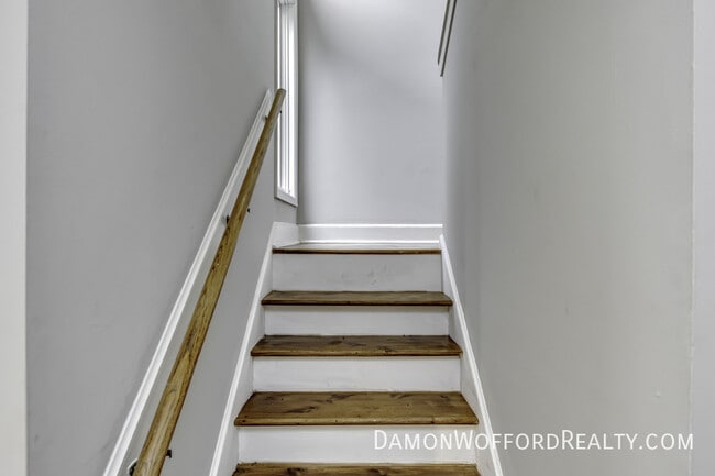 Building Photo - 34 Park Crest Pl