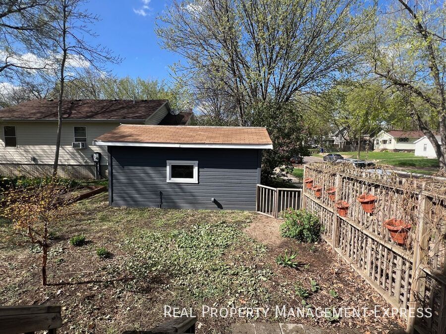Building Photo - 3 Bedroom 1 Bathroom Home For Rent In Sioux Falls