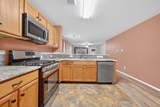 Building Photo - 2034 Wooded Oaks Dr