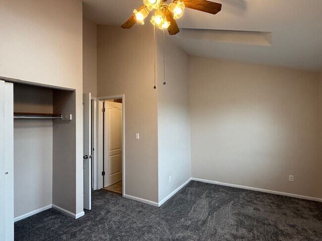 Building Photo - House For Lease