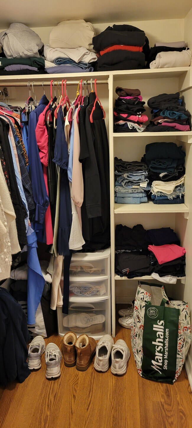 Building Photo - 21 W Goethe St