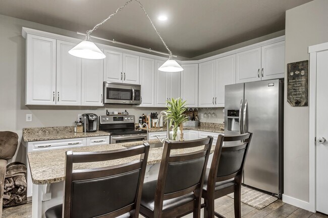 Building Photo - 1109 Emerald Pools Ln