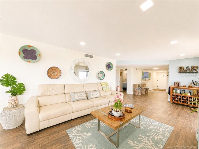 Building Photo - 10044 S Ocean Dr