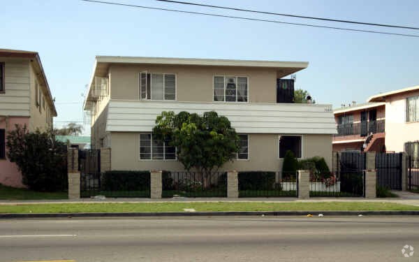 Primary Photo - 11821 S Figueroa St