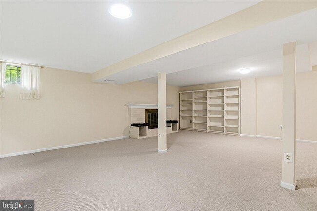 Building Photo - 9708 Locust Hill Dr