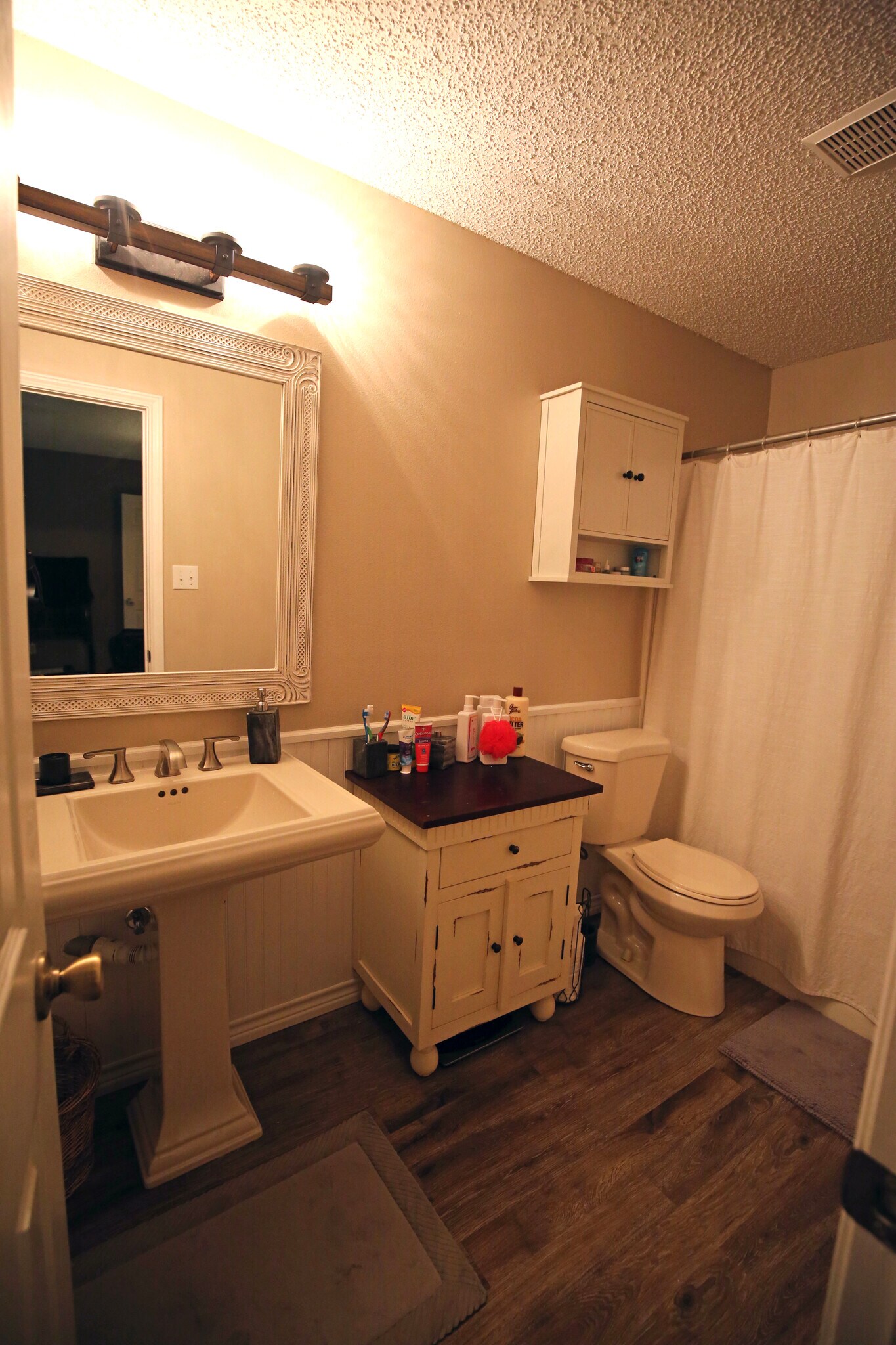 Master bathroom - 704 Tom Temple Dr