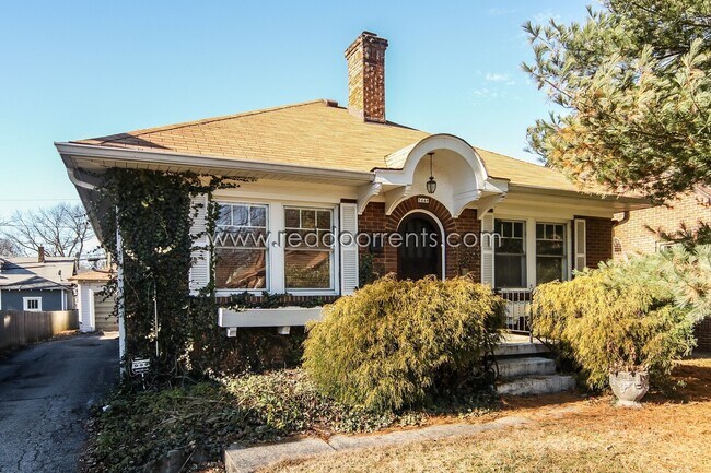 Primary Photo - Coming Soon! 2 Bedroom/ 1.5 Bath Forest Hi...