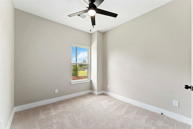 Building Photo - 9227 Ashville Dr