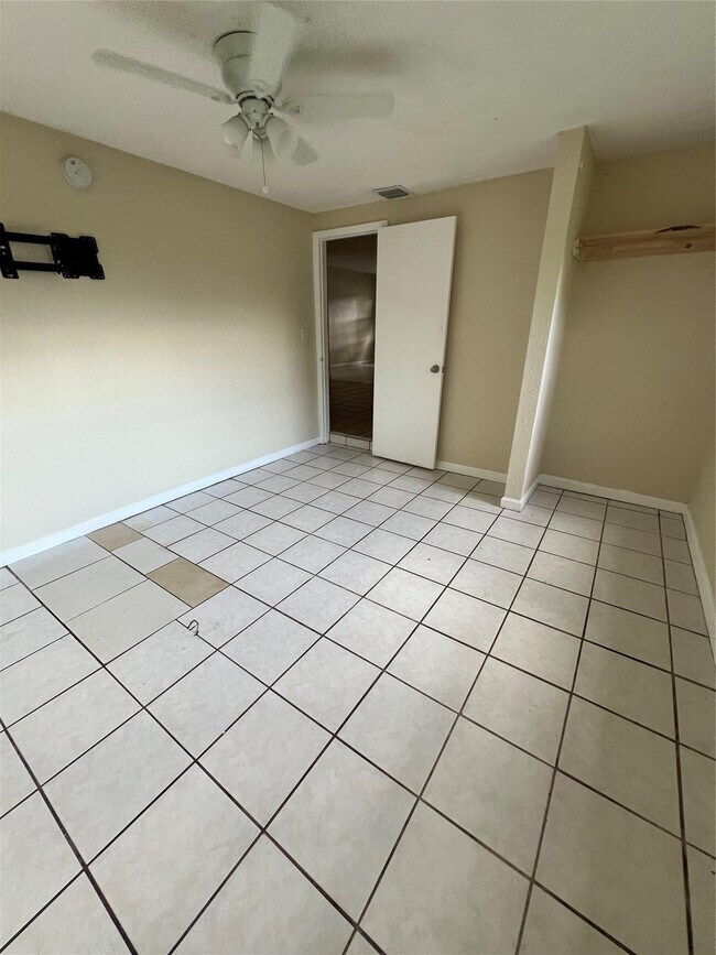 Building Photo - 418 E Evanston Cir