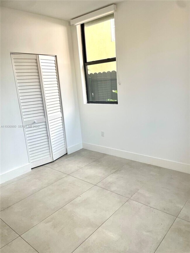 Building Photo - 1547 NW 2nd St