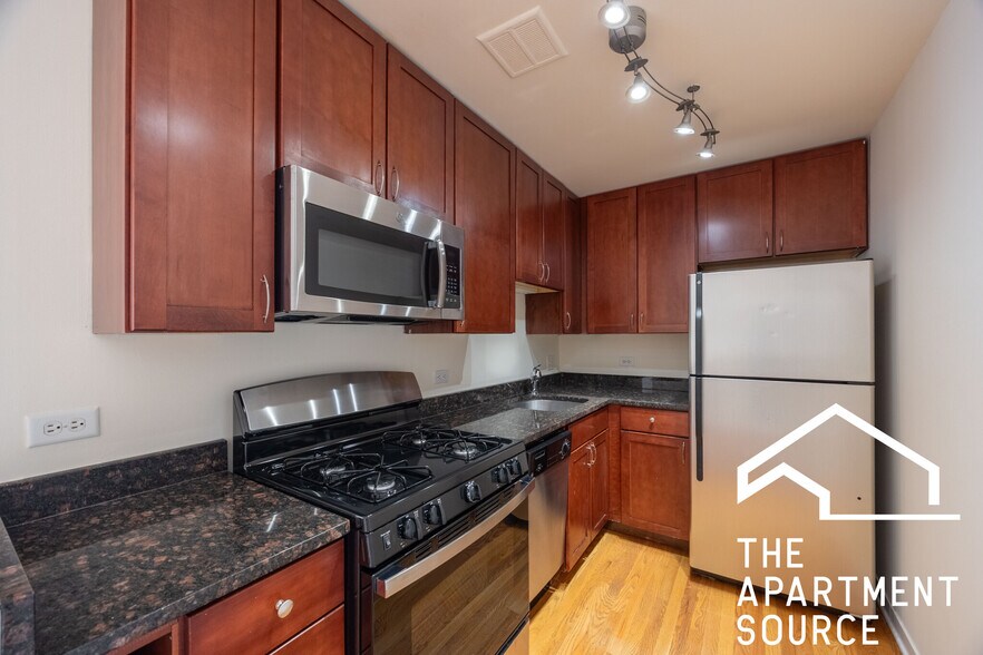 Building Photo - 628 W Wrightwood Ave