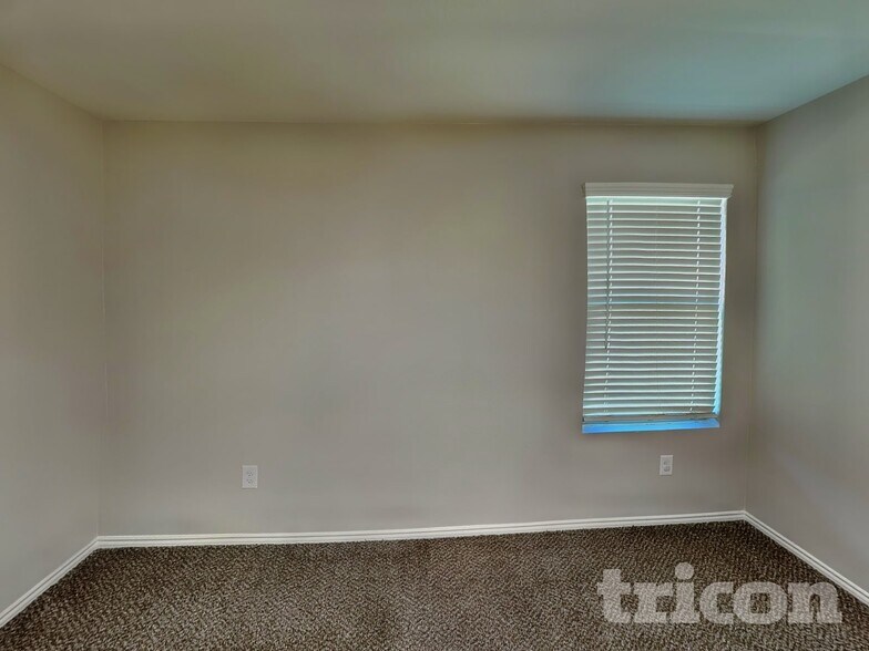 Building Photo - 908 Lady Bird St